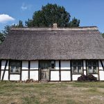 dom w muzeum wsi słowińskiej w klukach