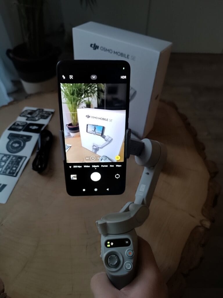 DJI Osmo Mobile SE – gimbal do smartfona RECENZJA DJI Osmo Mobile SE – gimbal do smartfona RECENZJA