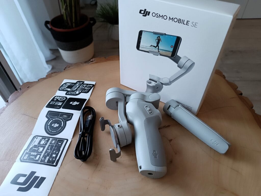 DJI Osmo Mobile SE – gimbal do smartfona RECENZJA DJI Osmo Mobile SE – gimbal do smartfona RECENZJA